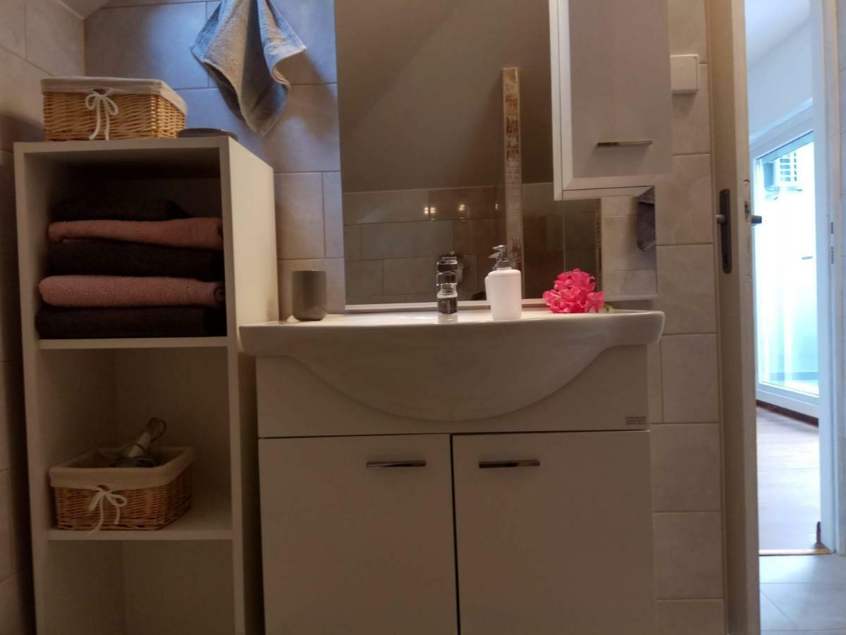 Apartman Slava Tisno Exterior foto