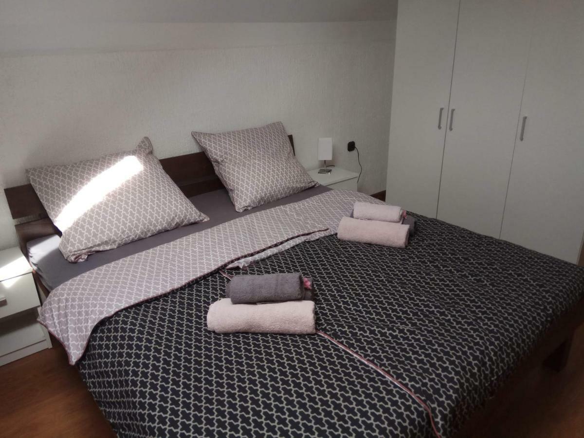 Apartman Slava Tisno Exterior foto