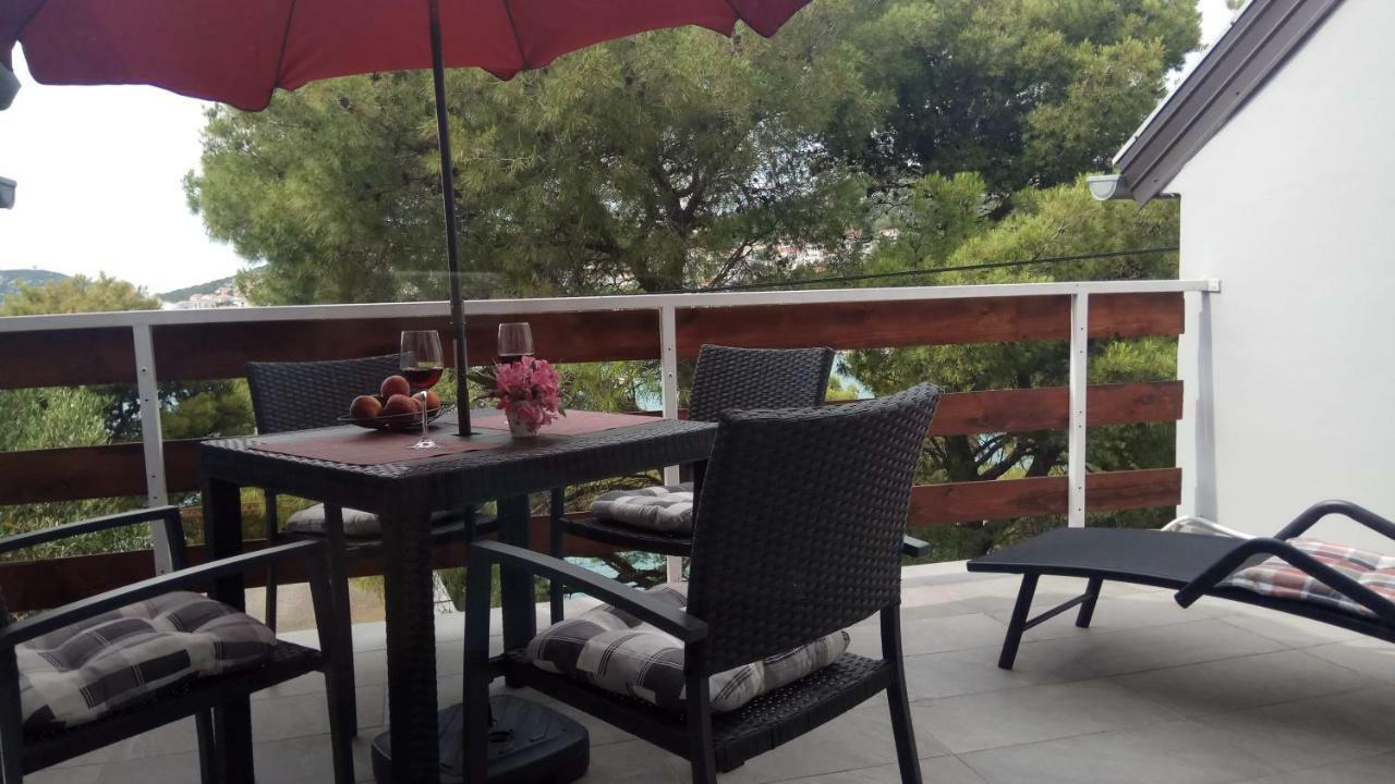 Apartman Slava Tisno Exterior foto